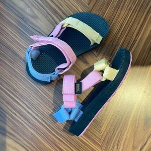 Teva | Size 10 Toddler Girl | Velcro sandals
